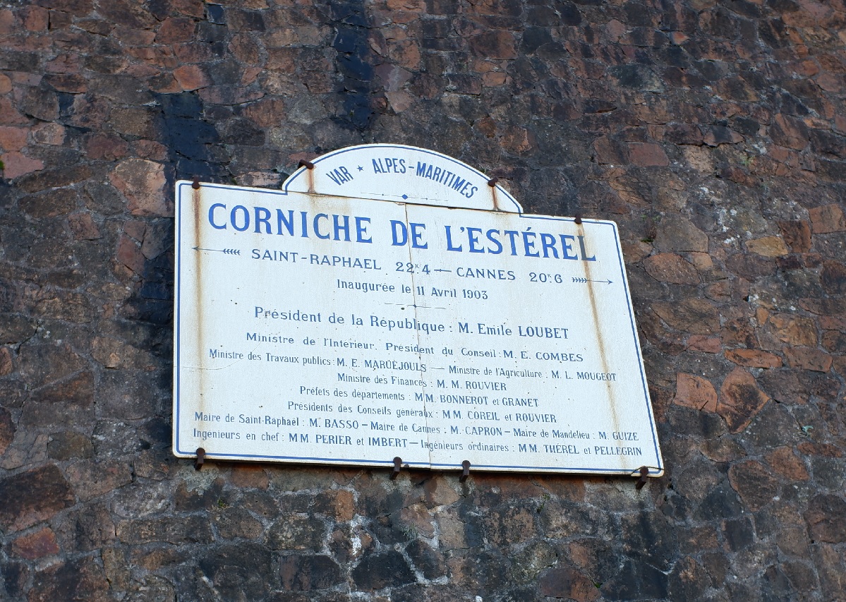 Fit-001-Plaque-Corniche-de-lesterel